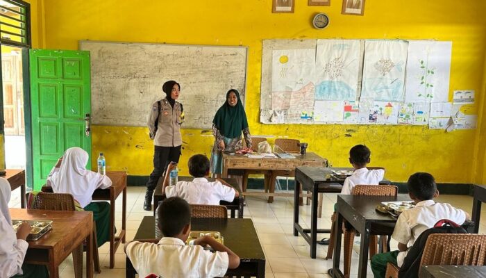 Polisi Awasi Distribusi Pangan Sehat di Sekolah Lembar Lombok Barat