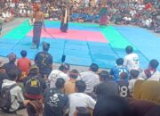 Ribuan Penonton Saksikan Peresean di Taman Kota Giri Menang