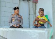 Polisi Beri Bantuan Kursi Roda untuk Penderita Celebral Palsy-Lansia di Bekasi dan Karawang