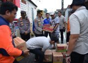 Kapolres Gresik Salurkan Bantuan Sosial Bagi Warga Terdampak Banjir di Benjeng