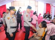 Saat Kunker di Polres Bartim, Kapolda Bersama Ketua Bhayangkari Daerah Kalteng Beri Tali Asih ke Personel yang Sakit, Warakawuri dan Masyarakat