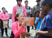 Ketum Bhayangkari Ny. Juliati Sigit Prabowo Lakukan Baksos di Sorong