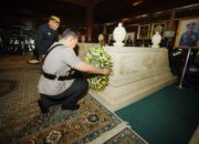 Rangkaian Hari Bhayangkara ke-79, Kapolri Ziarah ke Makam Presiden RI ke-2 Soeharto