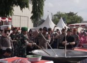 Kolaborasi Manis Bobon Santoso dan Mobil Dapur Lapangan Brimob Memasak Kebaikan untuk Ribuan Warga Lombok Tengah