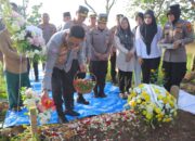 Peringati Hari Bhayangkara ke-79, Baharkam Polri Ziarah ke Makam Briptu Anumerta Ghalib