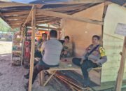 Warga Menikmati Hari Libur di Pantai Wane Polsek Monta Hadir Memberikan Pengamanan