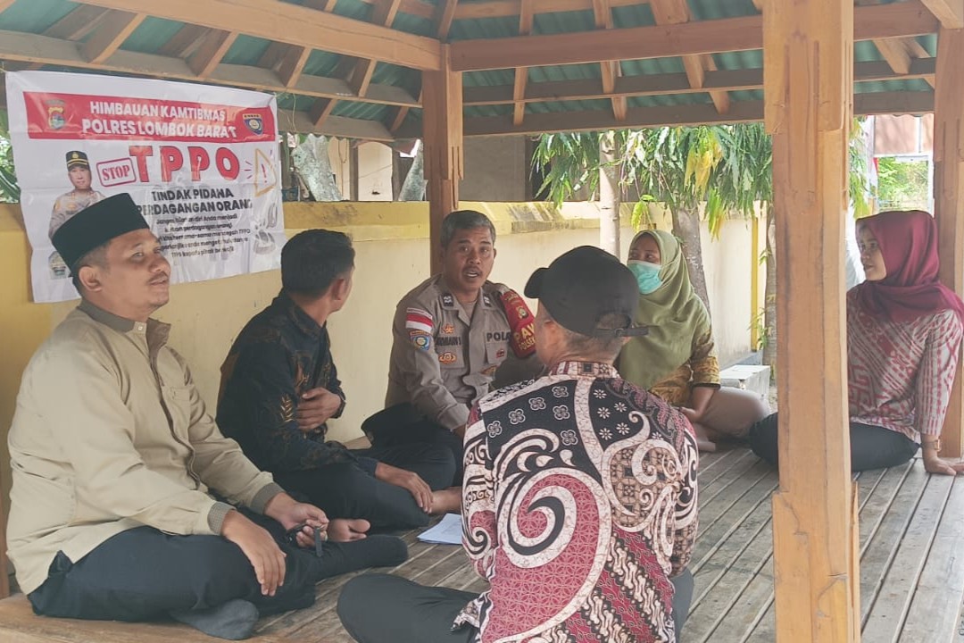 Polsek Sekotong Edukasi Warga Desa Cendi Manik Cegah TPPO