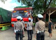 Edukatif dan Humanis, Polantas Lombok Barat Menyapa Warga Gerung Sambut HUT RI