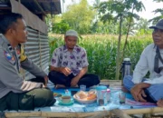 Silaturahmi Bhabinkamtibmas di Kuripan, Warga Diajak Tanam Sayur di Pekarangan