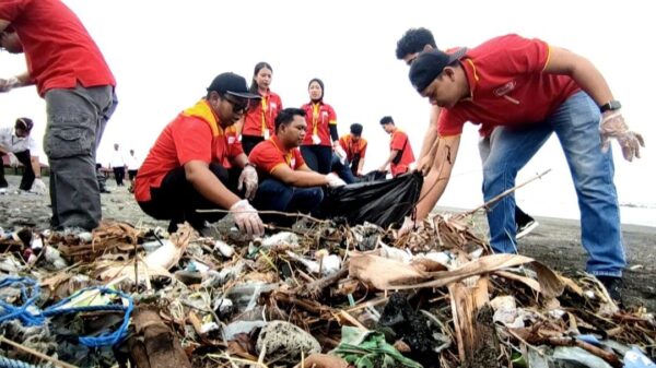 Komitmen Lingkungan Alfamart di Mataram: Aksi Tanam 20 Pohon dan Kebijakan 'Non-Plastik Bag'