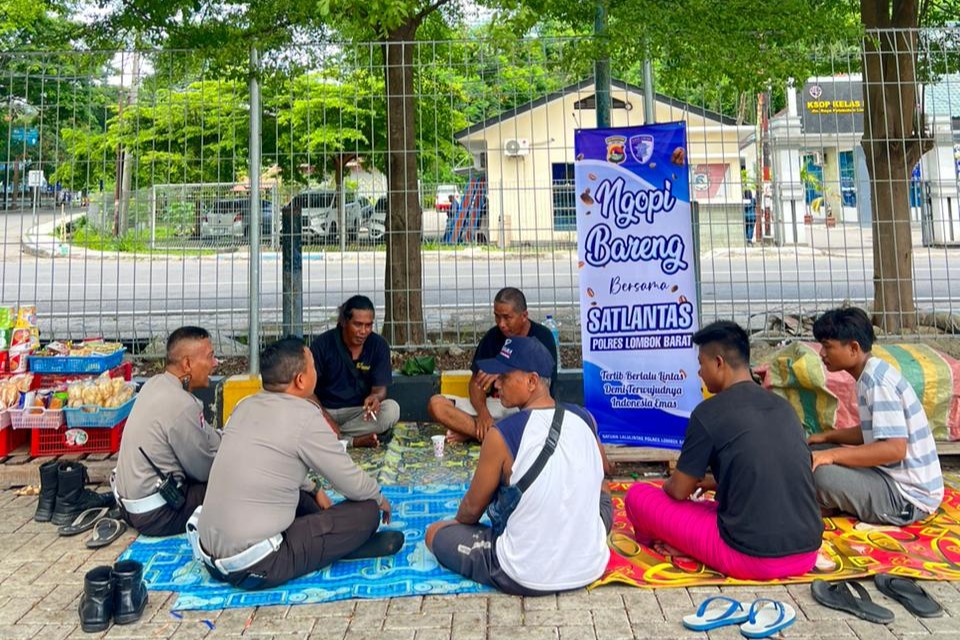 Program “Polantas Menyapa” Bangun Kesadaran Baru di Kalangan Sopir Lobar