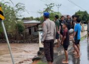 Patroli Siaga Bencana, Satpolairud Polres Bima Pantau Debit Air dan Bantu Warga Yang Terdampak Banjir