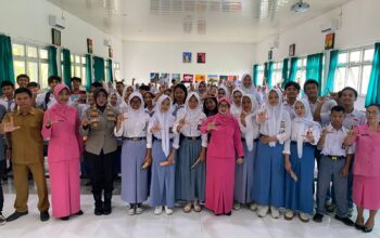Peringati Hari Anak Nasional, Ny Heny Kunjungi SMAN Pemenang dan Ajak Siswa Jadi Sahabat yang 'Menumbuhkan