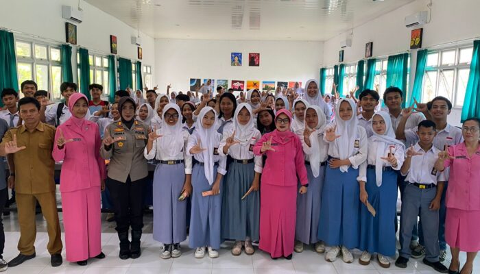 Peringati Hari Anak Nasional, Ny Heny Kunjungi SMAN Pemenang dan Ajak Siswa Jadi Sahabat yang ‘Menumbuhkan