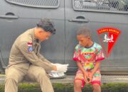 Personel Satgas Ops Damai Cartenz Bagikan Momen Keharmonisan Bersama Anak-Anak di Pegunungan Bintang