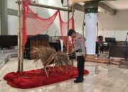 Jamin Keamanan Natal, Tim Jibom Gegana Brimob Polda NTB Sterilisasi Sejumlah Gereja