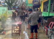 POLRI MELALUI BRIMOB POLDA SUMUT MEMBANTU PEMBERSIHAN PASCA BENCANA BANJIR YANG MERENDAM SMP NEGERI 1 TANJUNG PURA