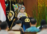 Berantas Kejahatan Transnasional, Polri Tangkap dan Serahkan 14 Buron Interpol Red Notice